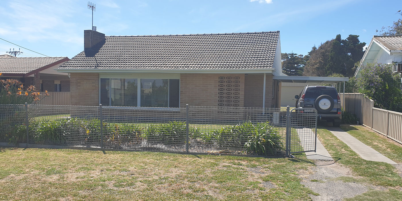 Front Garden Victor Harbor (Before Landscaping))